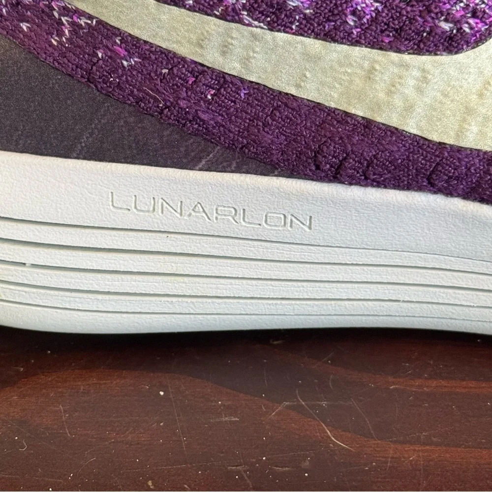 Nike purple LunarEpic Low Flyknit 2 running shoes girls size 6Y